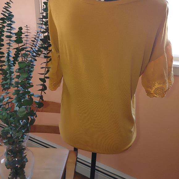 Yellow lace bell sleeve Lily White top medium - Picture 2 of 6